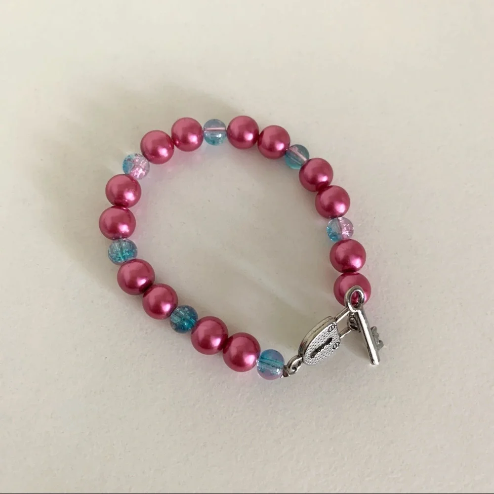 Hold Y2K pink bead bracelet
